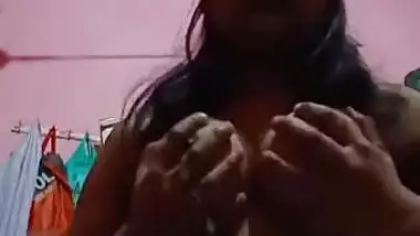 Sexy Desi Girl Shows Her Boobs
