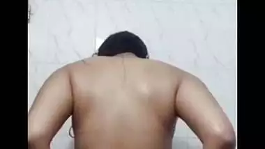 Talll Bengali girl nude bath video making viral xxx