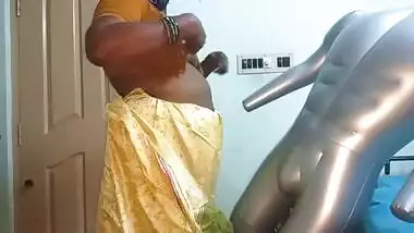 Tamil aunty telugu aunty kannada aunty malayalam aunty Kerala aunty hindi bhabhi horny desi north indian south indian horny vanitha wearing saree scho