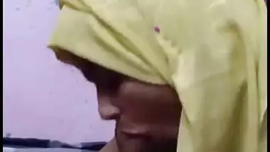 Hijabi girl records her nude MMS, sucking stepbrother’s dick