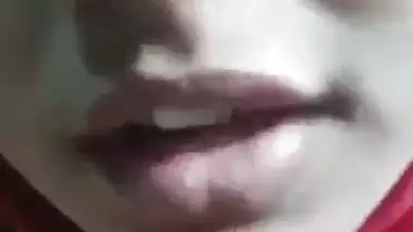 Hijab girl opens bra and round boobs show on cam