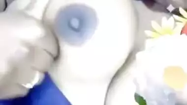 Sexy Desi Girl Showing