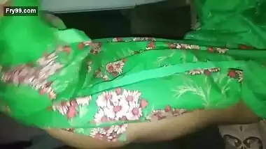 Desi Bhabhi show her Boobs