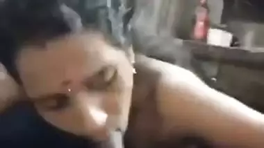 Selfie sex video of lonely Tamil aunty with mama