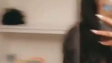 Hot figured Tamil model girl nude selfie video