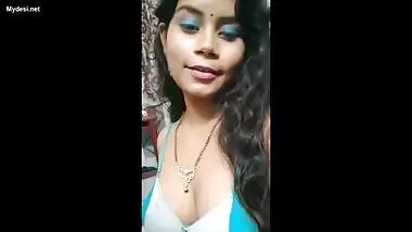 Naughty desi bhabhi showing boobs