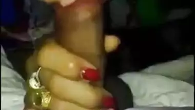 Pakistani slut engulfing dick of her client MMS