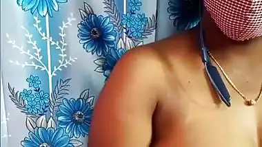 Stripchat Tamil girl Aarthi naked boobs showing