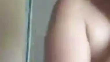 Naked aunty in apartment making video for secret lover