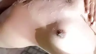 Cute Indian girl nude photos and viral bathing clip