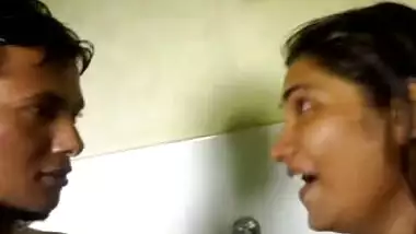North indian girl sucks her bf and get it