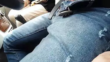 Mumbai lady enjoys outdoor sex by sucking a dick in car