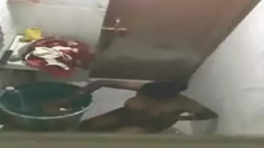 Desi maid nude bath capture