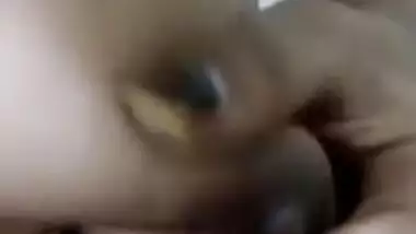 Amateur Indian acts like a XXX slut on camera revealing everything