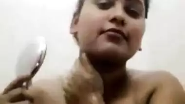 Fatty naughty girl showing while bathing