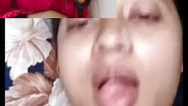 Sexy desi office girl showing boobs on video call