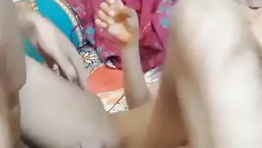 Pervert enjoys his stepsister’s virginity in desi sex MMS